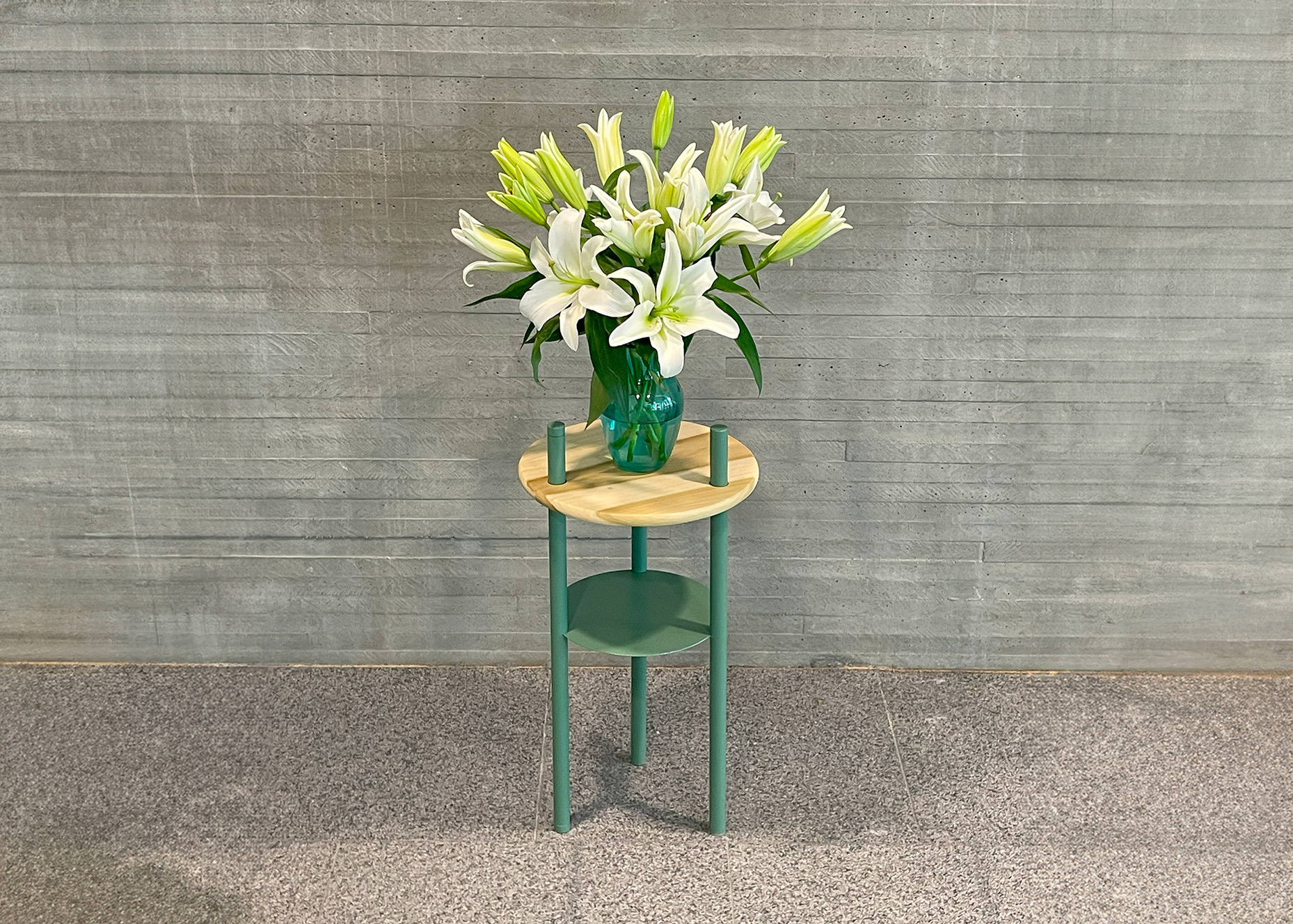 image of table with flowers