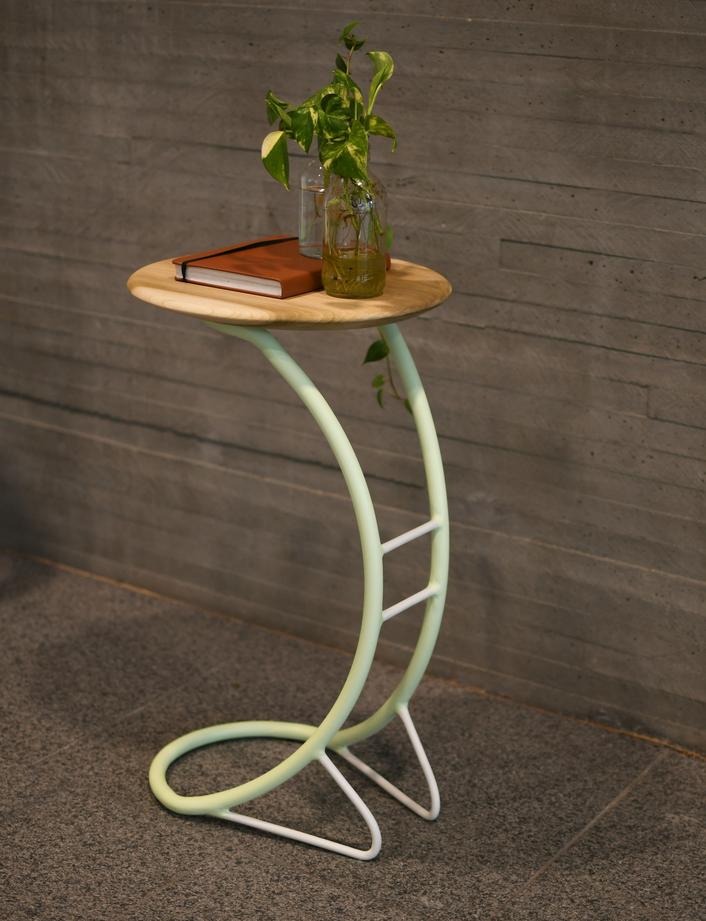 portable table design by Chloe Auf der Heide